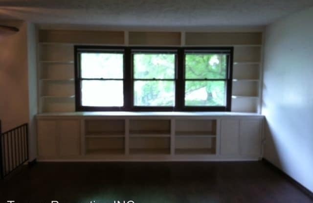 1527 Clairmont Gallery 3