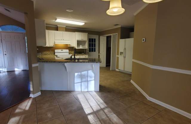 Charming 3-Bedroom Home in Wood Valley Subdivision - Valdosta, GA- Fenced in Back Yard Gallery 4