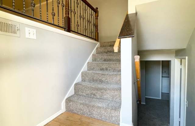 Pet Friendly Home in North Salt Lake! Gallery 3