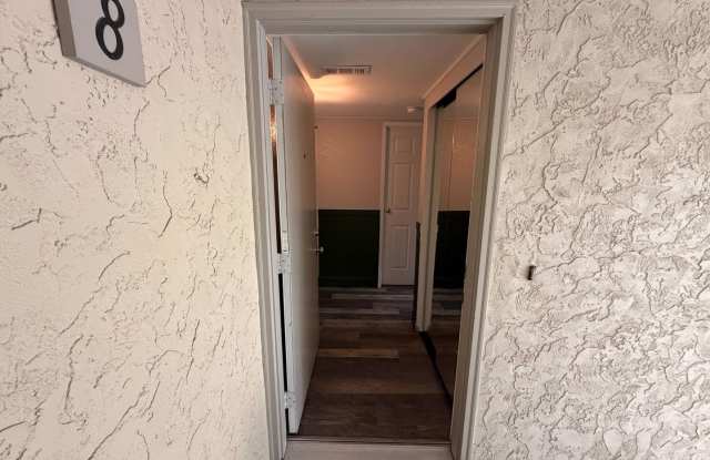 Beautiful Kirkland Top-Floor Unit Available! Gallery 4