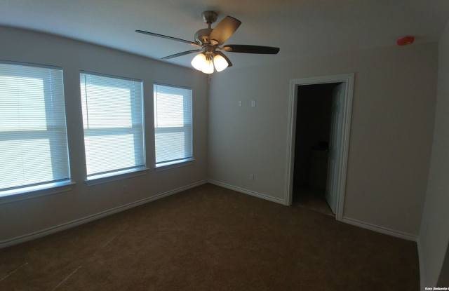6926 Crestway Rd, UNIT 1 Gallery 4