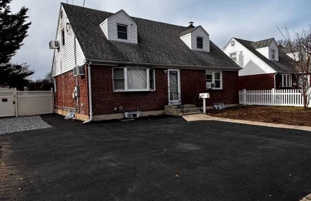 101 Cortland Ave - 101 Cortland Avenue, Hicksville, NY 11801