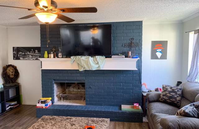 614 N Elkhart Gallery 4