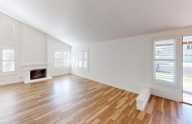 Single Level Stunner Near Dana High! Gallery 4