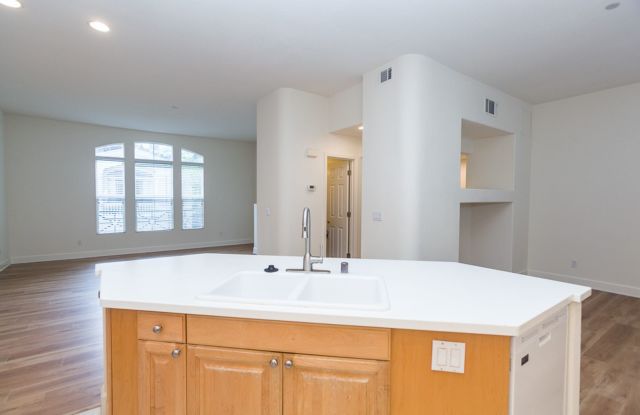 Bautifully Bright 4 Bedroom Townhouse at Parc Metro Gallery 1