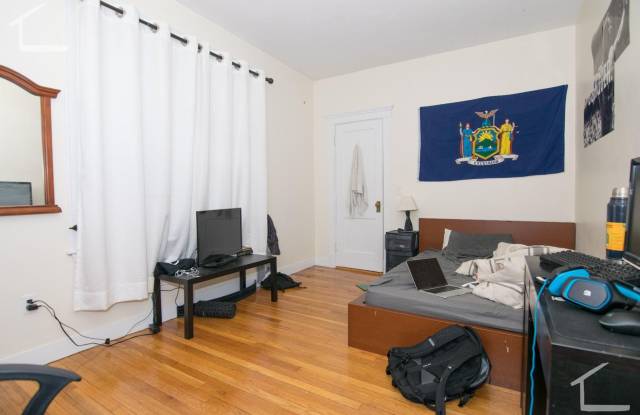 Large 5 Bedroom Apartment by BU Available for September 1st, 2026 Gallery 3