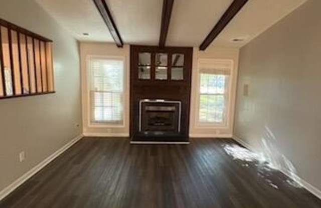 502 W Hilltop Court Gallery 3
