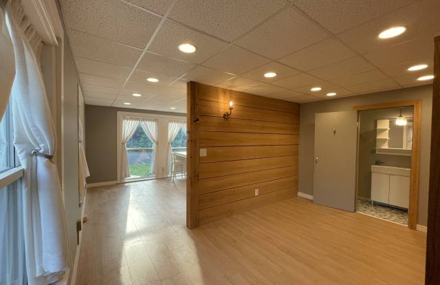 208 W Broadway Gallery 2