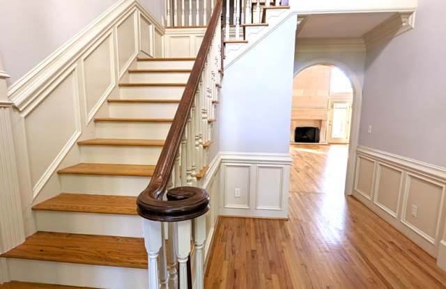 Piper Glen!  Luxury 5 Bedroom Home! Gallery 4