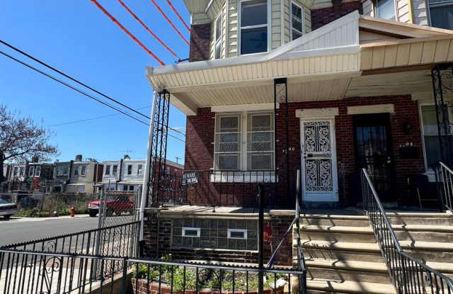 Stunning 3-Bedroom Townhome in Carroll Park! Available NOW! Gallery 3