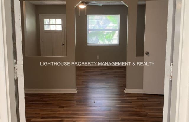 2151 Maple Leaf Drive East Gallery 4