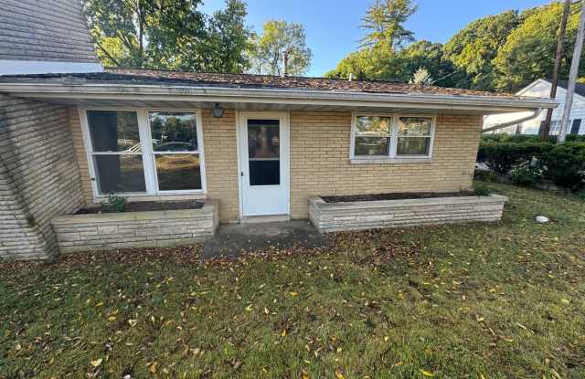 2 bedroom Duplex - 1518 East Gardner Lane, Peoria Heights, IL 61616