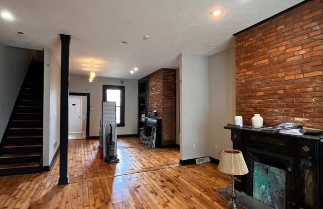 Large Home in ShadySide, Newly Rennovated! Gallery 4