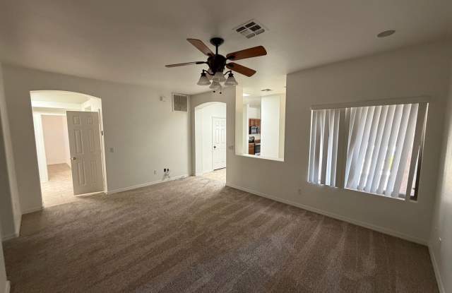 MOVE IN SPECIAL!  Spacious & Updated 2 Bed/2 Bath Condo with Attached 2 Car Garage in Mesa Gallery 4
