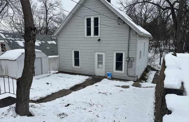 579 West 3rd Street - 579 West 3rd Street, Dubuque, IA 52001