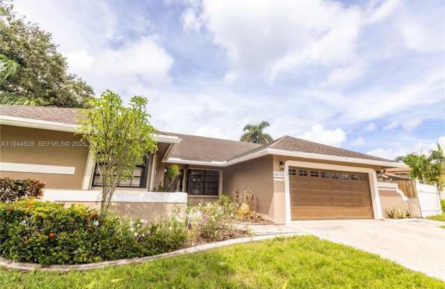 8775 SW 57th St photos photos