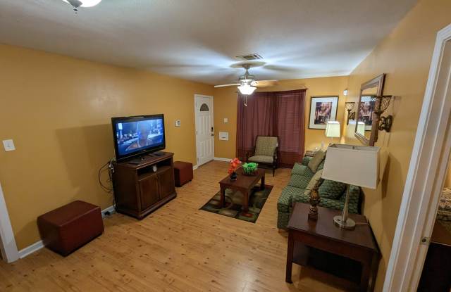 6335 Franklin Ave - 6335 Franklin Avenue, New Orleans, LA 70122