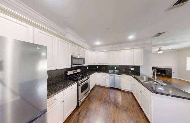 Beautiful 2 bed 2 1/2 bath Condo in Redlands, Ca. Gallery 4