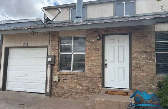 For Rent - 3 Bed/ 2 Bath Townhome - 1012 Glenna photos photos