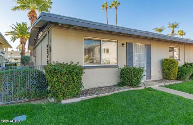 6841 E 2ND Street unit: 4 photos photos