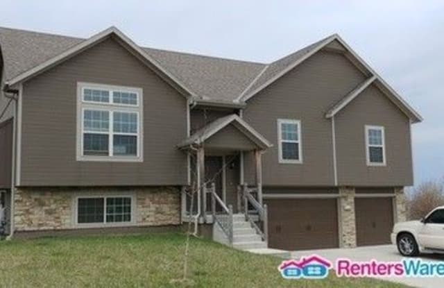 528 Buffalo Drive - 528 Buffalo Dr, Raymore, MO 64083