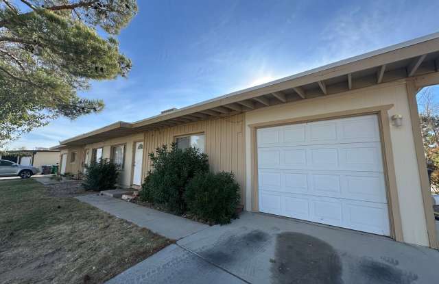 Attractive 2 Bed 1 Bath Gallery 1