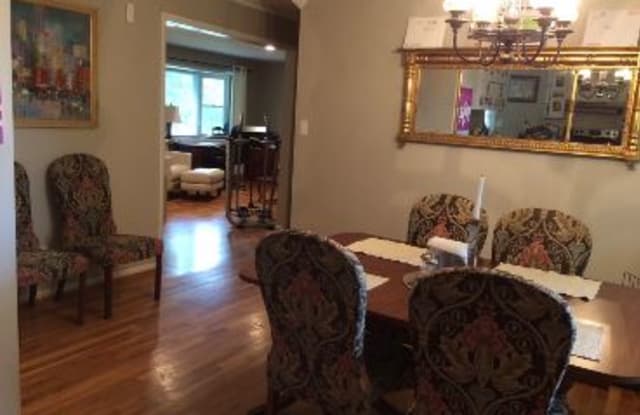 1549 Hilltree Dr Master private ensuite bills included share house Gallery 3