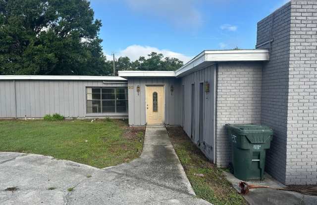 212 N CHESTNUT ROAD photos photos