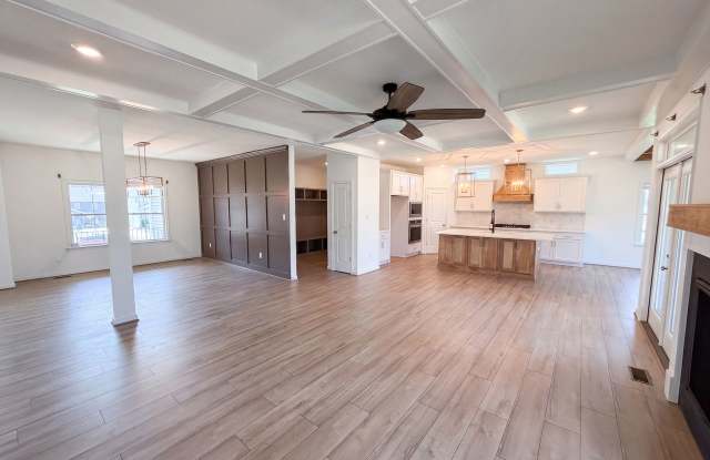 6814 Cove Creek Ct Gallery 2