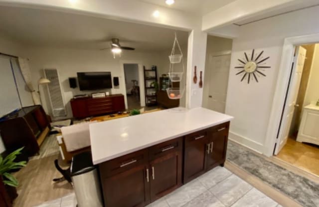 855 1/2 W 43rd Pl - 855 1/2 W 43rd Pl, Los Angeles, CA 90037