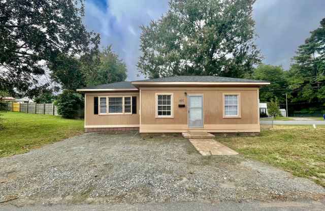 Don't miss out on this  2 bedroom 1 bath home . Located in Lincolnton . photos photos