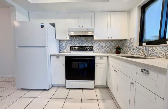 305 SE 9th Avenue photos photos