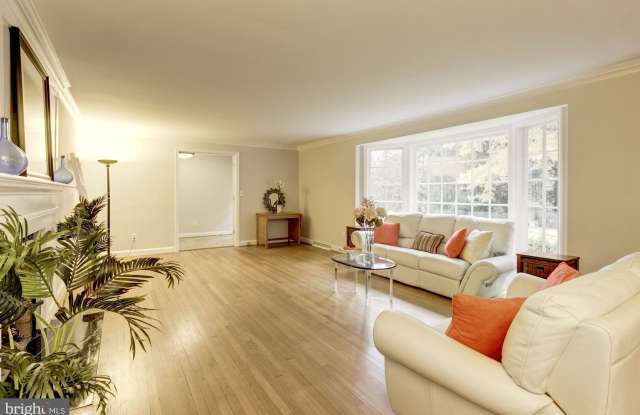 7700 PERSIMMON TREE LANE Gallery 3