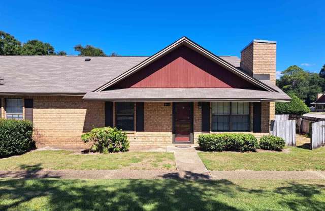 4462 Bellview Ave - 4462 Bellview Avenue, Bellview, FL 32526