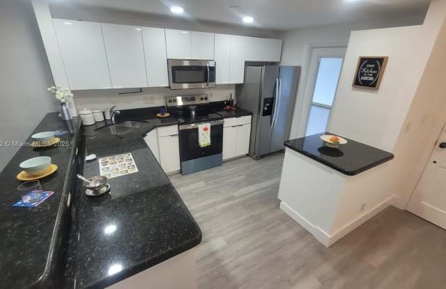 1100 Pine Dr photos photos