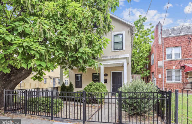 612 ALABAMA Avenue SE Gallery 2