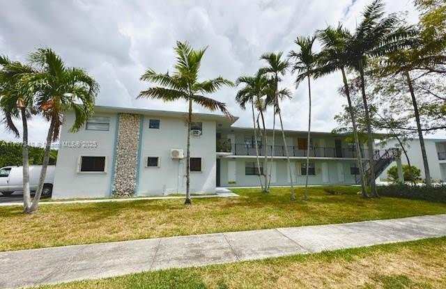 4590 SW 67th Ave photos photos