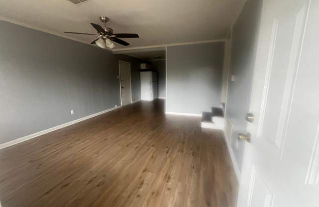 Nice & clean 3 bedroom 1 bath home off John Barrow -AVAILABLE NOW! Gallery 4