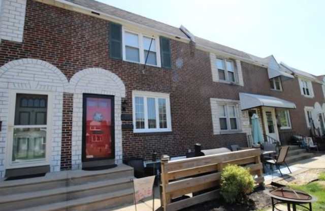 Spacious 3-Bedroom, 2-Bath Home with Finished Basement, Parking & Central Air Gallery 1