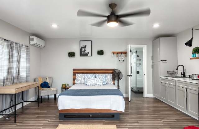 **1003 E Ridgewood Long Beach** ALL UTILITIES INCLUDED! Single level back house Studio 1 bath !! 2 weeks free OAC !! Gallery 3