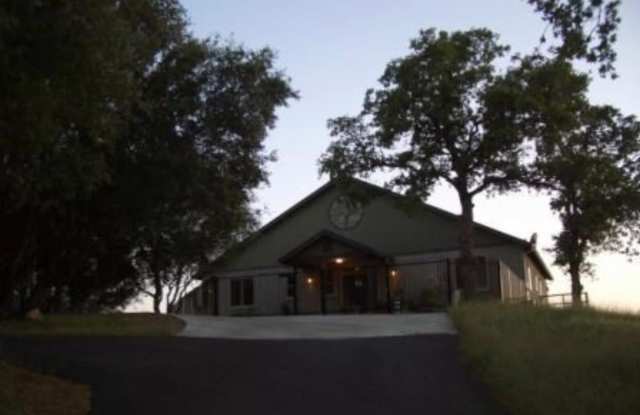 Short Term Month to Month Only - Fully Furnished 3/2 Luxury Home with 180 Degrees Lake Views Gallery 3