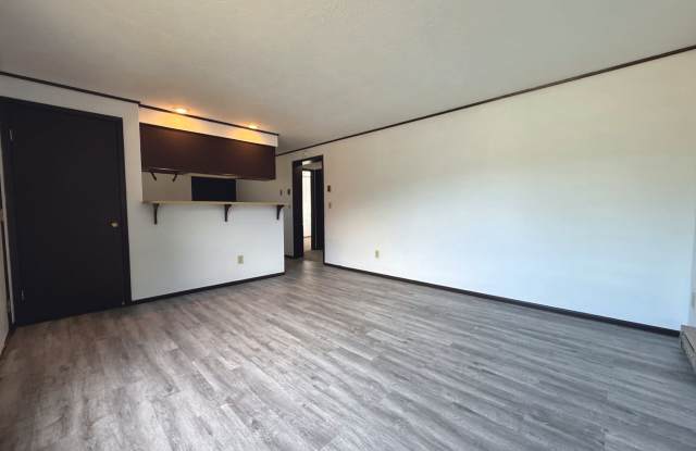 427 E Hugus Apt D Gallery 2
