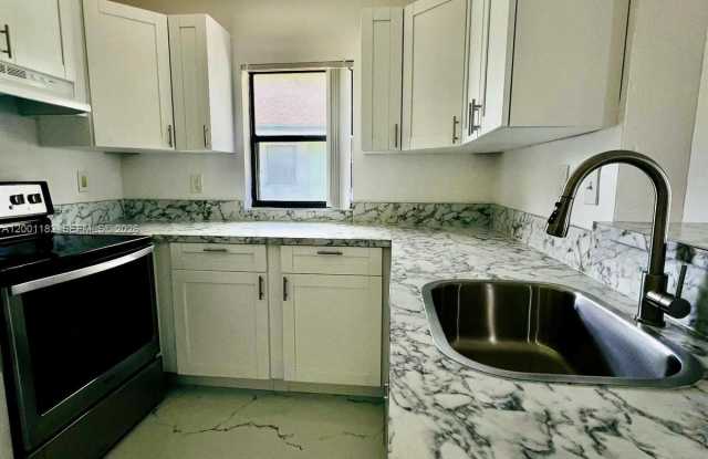 4030 NW 87th Ave photos photos