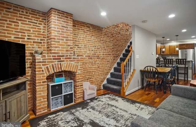 1421 RACE Street Gallery 3