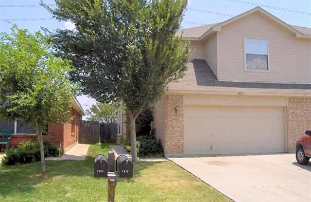 1021 Enfilar Ln - 1021 Enfilar Lane, Arlington, TX 76017