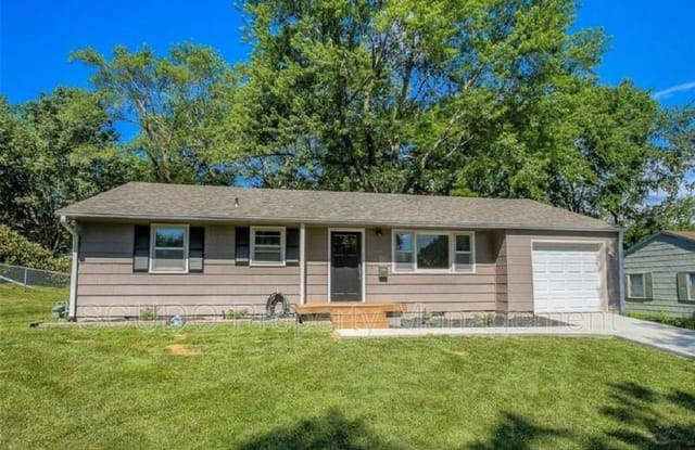 7642 Ash St - 7642 Ash Street, Prairie Village, KS 66208