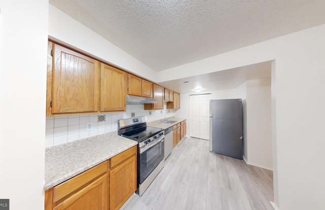 7197-D CIMARRON Court Gallery 3