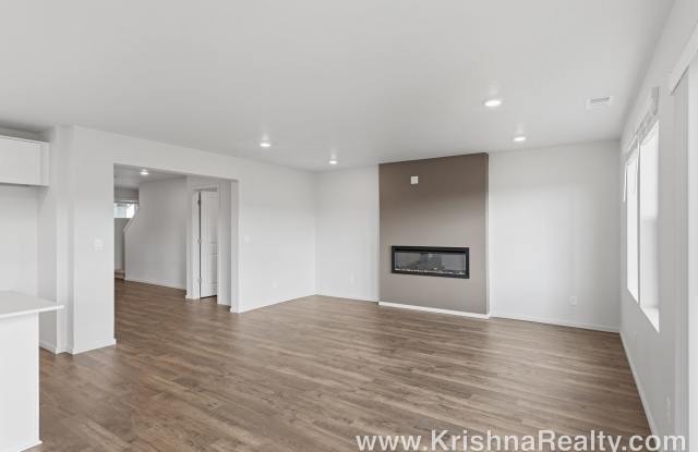 Beautiful 4 Bedroom | 2.5 Bathroom | Single Family Home | Located In East Park Village Community In Salem! Gallery 4