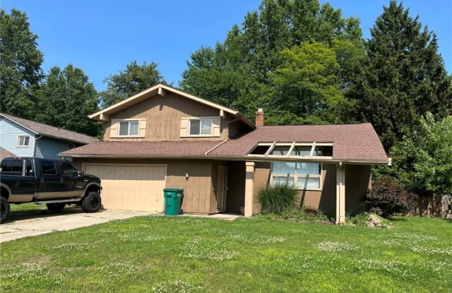 499 Catlin Drive - 499 Catlin Drive, Richmond Heights, OH 44143