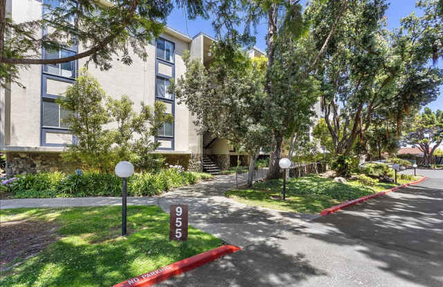 955 Shorepoint Ct. #102 - 1 bedroom | 1 bath | Condo photos photos